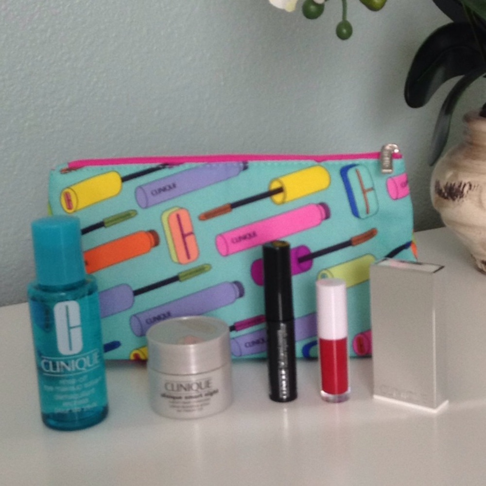 Clinique Bonus Gift Makeup Bag W/  5 piece Set